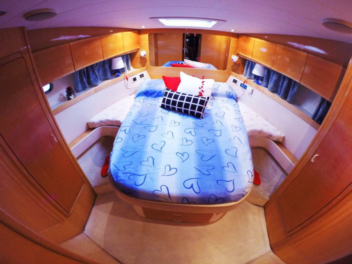 Yacht Botel *