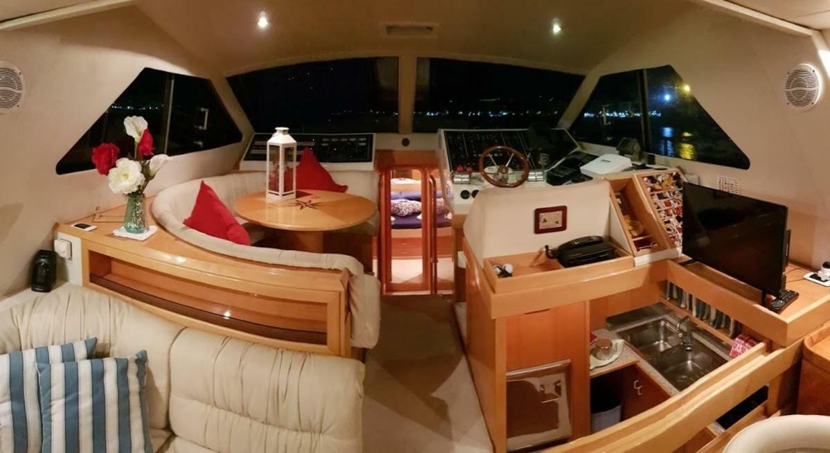 Yacht Botel *